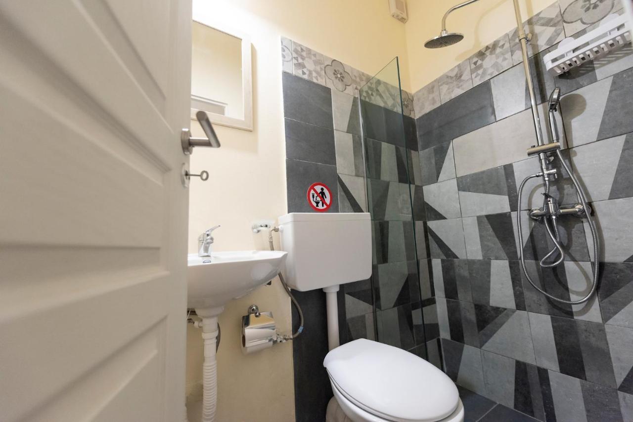 Ferienwohnung Pure Urban Bedboxes Acropolis Metro Petralona Athen Exterior foto