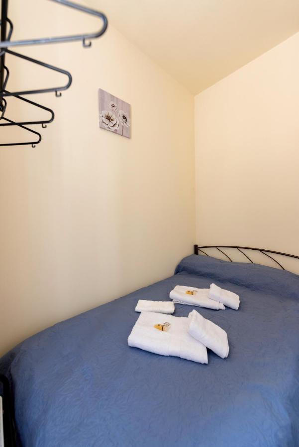 Ferienwohnung Pure Urban Bedboxes Acropolis Metro Petralona Athen Exterior foto