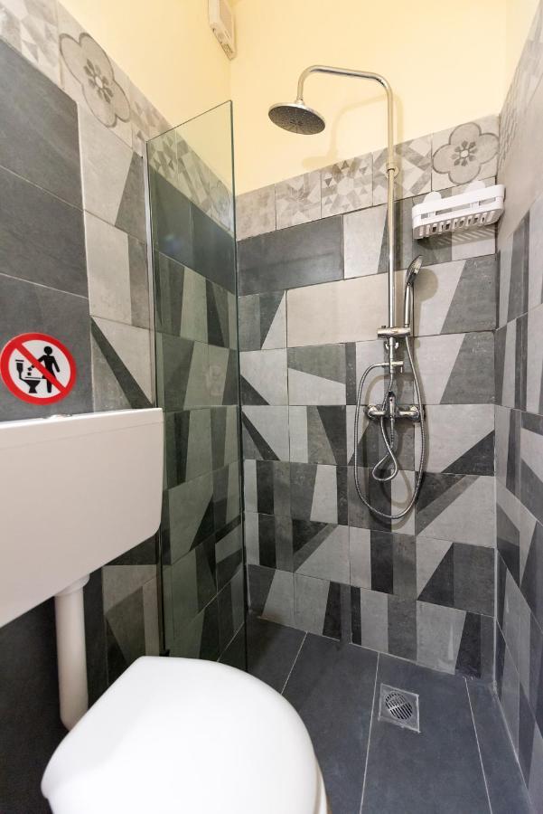 Ferienwohnung Pure Urban Bedboxes Acropolis Metro Petralona Athen Exterior foto