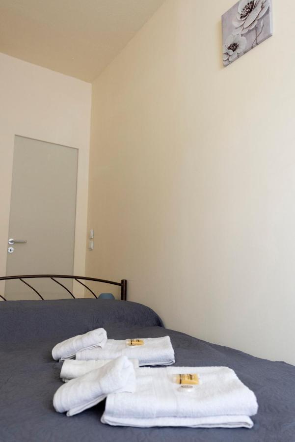 Ferienwohnung Pure Urban Bedboxes Acropolis Metro Petralona Athen Exterior foto