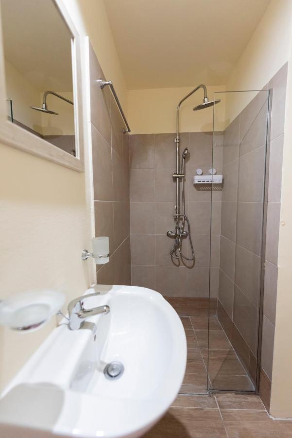 Ferienwohnung Pure Urban Bedboxes Acropolis Metro Petralona Athen Exterior foto