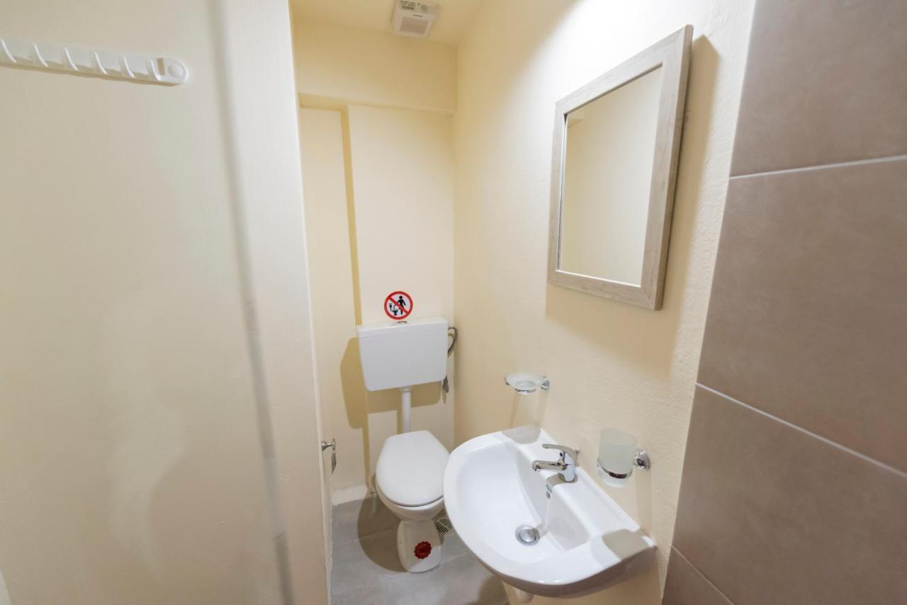 Ferienwohnung Pure Urban Bedboxes Acropolis Metro Petralona Athen Exterior foto